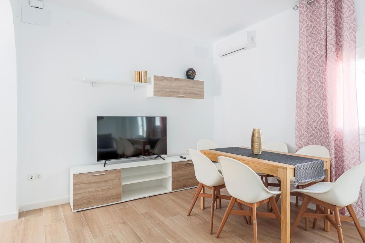 Holiday home Casa A 5 Min De Sevilla Con Piscina Camas