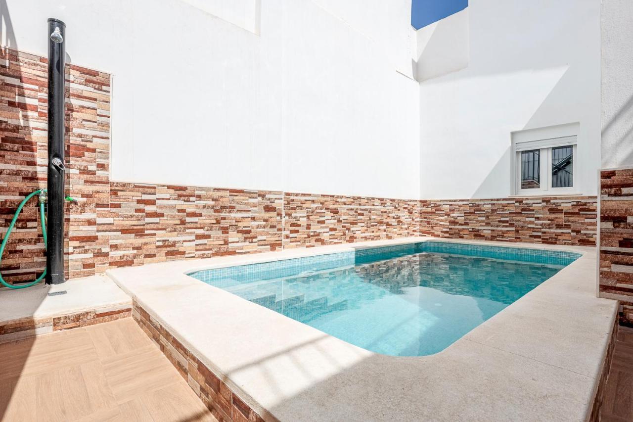 Holiday home Casa A 5 Min De Sevilla Con Piscina Camas